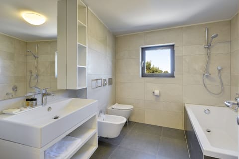 Family Suite, 2 Bedrooms, Balcony, Courtyard View | Bathroom | Free toiletries, hair dryer, towels