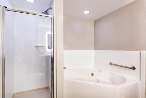 Standard Room, 1 Twin Bed, Jetted Tub | Deep soaking bathtub