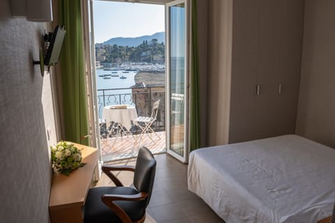 Classic Double Room, Sea View | Egyptian cotton sheets, premium bedding, in-room safe, desk