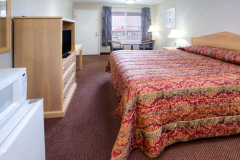 Room, 1 King Bed | Desk, iron/ironing board, free WiFi, bed sheets