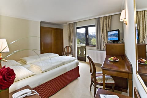 Double Room, 1 Double Bed, Balcony, Mountain View | Down comforters, minibar, in-room safe, desk