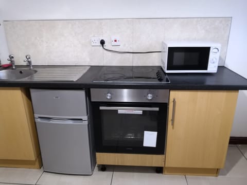 Apartment, Smoking, Corner | Private kitchen | Coffee/tea maker, electric kettle