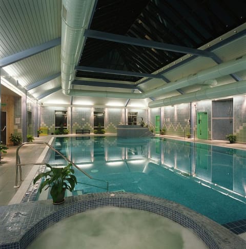 Indoor pool, sun loungers