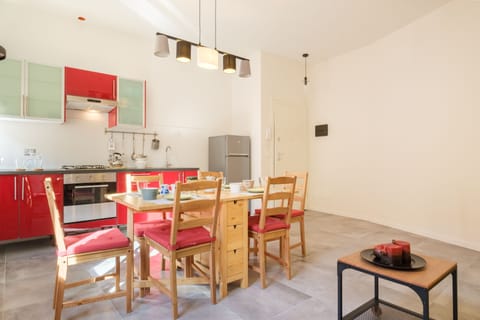 Deluxe Apartment | Private kitchen | Fridge, microwave, stovetop, electric kettle