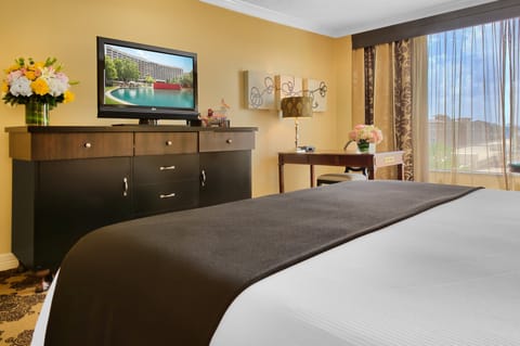 Premium bedding, pillowtop beds, minibar, in-room safe