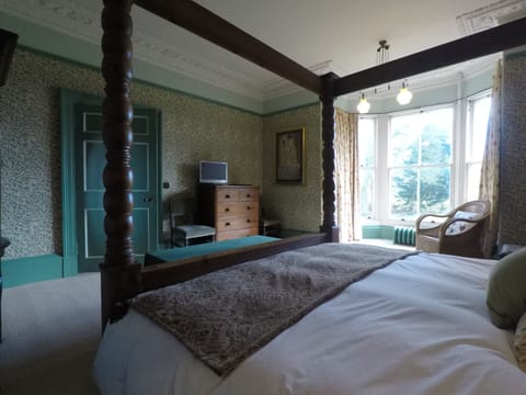 Traditional House, 3 Bedrooms | Premium bedding, memory foam beds, iron/ironing board, free WiFi