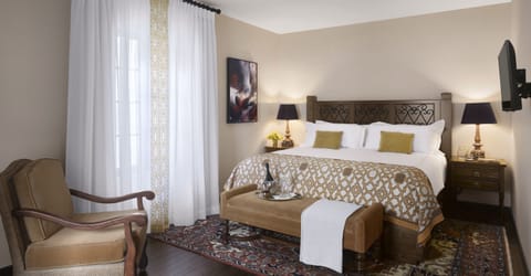 1 bedroom, Frette Italian sheets, premium bedding, down comforters