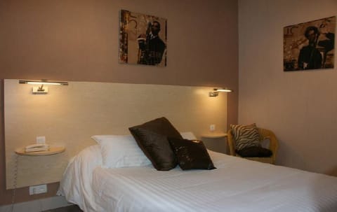 Standard Double Room | In-room safe, soundproofing, free WiFi