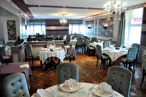 Lunch and dinner served, French cuisine