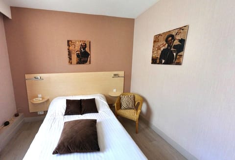 Standard Double Room | In-room safe, soundproofing, free WiFi