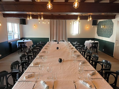 Dinner served, Regional cuisine, alfresco dining