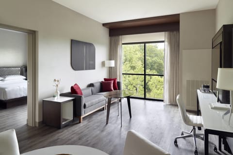 Junior Suite, 1 King Bed | In-room safe, desk, laptop workspace, blackout drapes