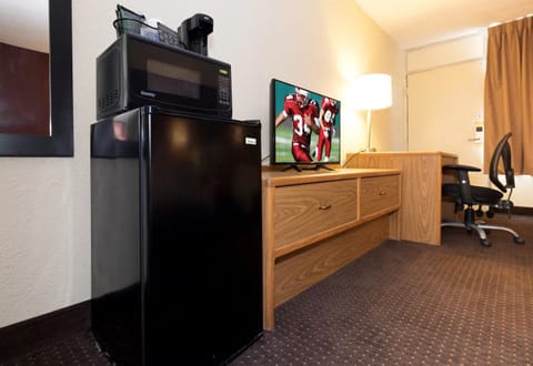 Room, 2 Double Beds, Accessible, Non Smoking (Mobility, Bathtub w/Grab Bars) | Room amenity