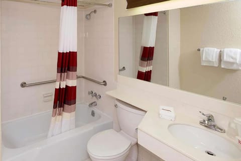 Room, 1 King Bed, Non Smoking | Bathroom | Combined shower/tub, free toiletries, hair dryer, towels