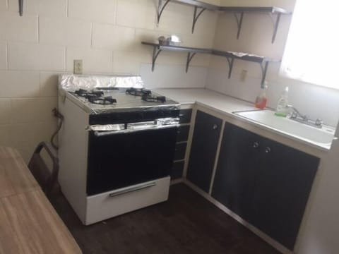 Room, Multiple Beds, Kitchenette | Private kitchenette | Fridge, microwave