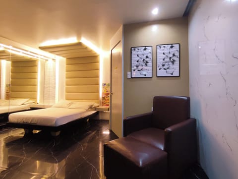 Executive Room | In-room safe, desk, iron/ironing board, free WiFi