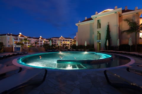 Indoor pool, 5 outdoor pools