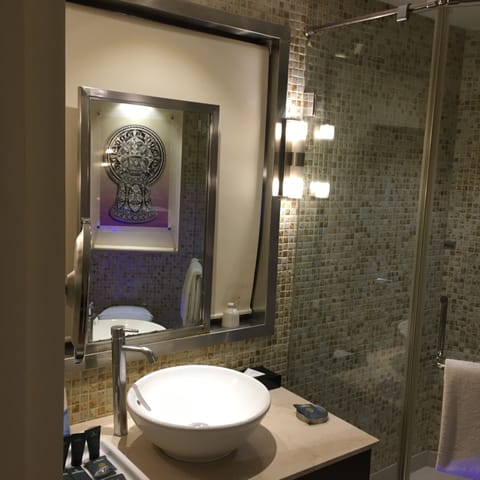 Premium Room | Bathroom | Bathtub, free toiletries, hair dryer, bathrobes