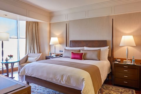 Junior Suite (Presidential) With 1+1 Happy hours are from 5pm to 7pm at 6 degrees on selected brands | Premium bedding, down comforters, minibar, in-room safe
