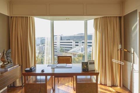 Royal Suite (Club Parlor)  With 1+1 Happy hours are from 5pm to 7pm at 6 degrees on selected brands. | View from room