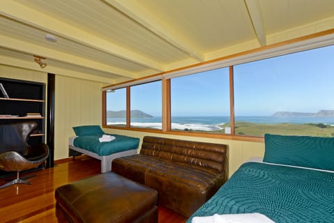 Panoramic House, 3 Bedrooms, Ocean View, Beachfront | Living area | Flat-screen TV, fireplace, DVD player