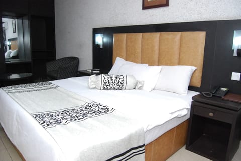 Executive Double Room | Desk, free WiFi