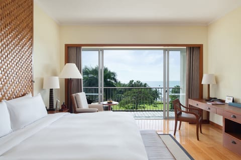 Suite, 1 King Bed, Ocean View | Minibar, in-room safe, desk, laptop workspace