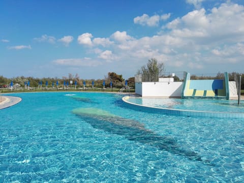 Seasonal outdoor pool, pool umbrellas, sun loungers