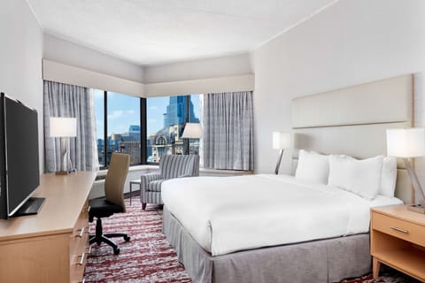 Room, 1 King Bed (High Floor) | Hypo-allergenic bedding, down comforters, in-room safe, desk