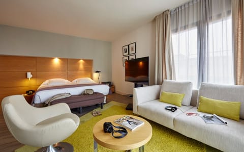 Junior Suite | Hypo-allergenic bedding, minibar, in-room safe, desk