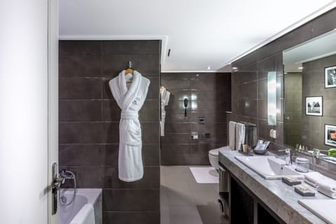Suite, 1 King Bed, Garden View (Prestige) | Bathroom | Bathtub, free toiletries, hair dryer, bathrobes
