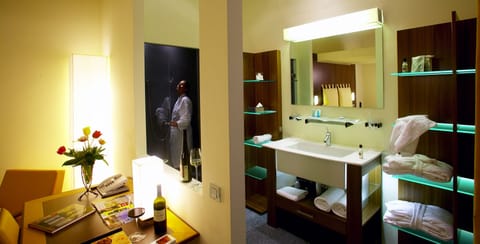 Standard Room | Bathroom | Free toiletries, hair dryer, bathrobes, slippers