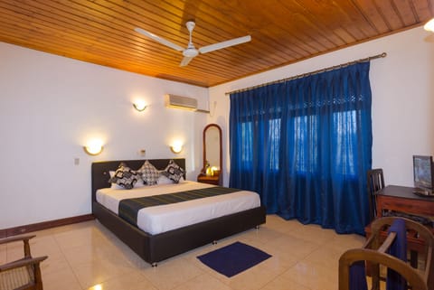 Deluxe Double Room, Hill View | Room amenity