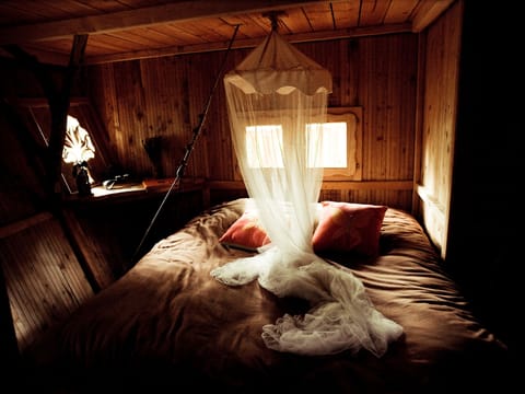 Traditional Tree House (El sueno) | Premium bedding, bed sheets