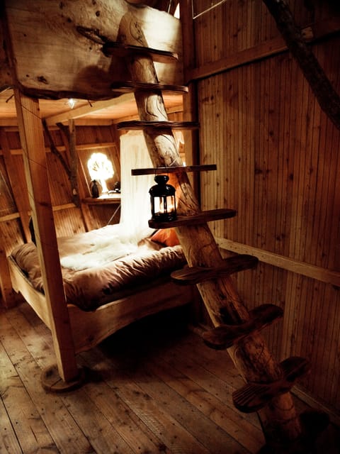 Traditional Tree House (El sueno) | Bathroom | Shower, towels