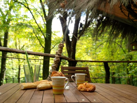 Daily continental breakfast (EUR 8 per person)