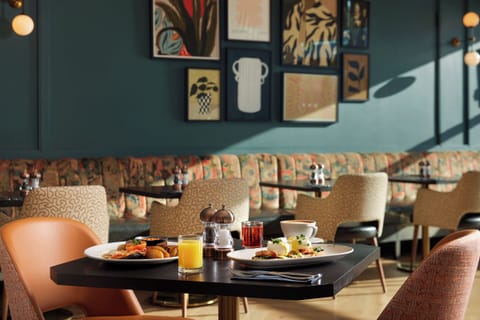 Breakfast, lunch, dinner served; ocean views