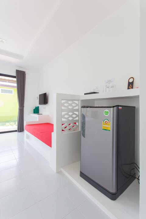 Deluxe Twin Room | Mini-refrigerator