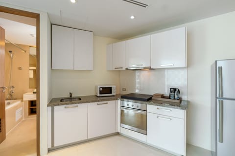 Suite, 2 Bedrooms, Kitchen (Balcony) | Private kitchen | Fridge, microwave, cleaning supplies