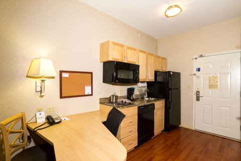 Studio Suite, 2 Double Beds | Private kitchen | Fridge, microwave, stovetop, dishwasher