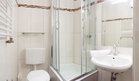 Basic Double Room | Bathroom | Free toiletries, hair dryer, towels