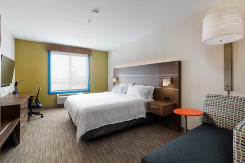 Room, 1 King Bed, Non Smoking (Leisure) | Premium bedding, pillowtop beds, desk, laptop workspace