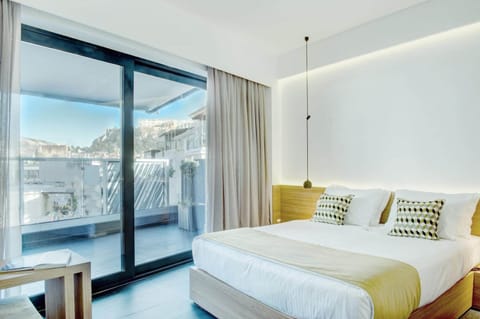 Deluxe Suite, Balcony, Acropolis View | Premium bedding, minibar, in-room safe, blackout drapes