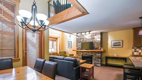 Pinnacle Ridge Chalet 43-104 | Living area | Flat-screen TV, fireplace