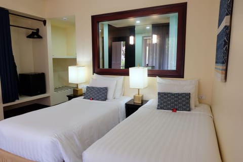 Classic Twin Room | In-room safe, desk, laptop workspace, free WiFi