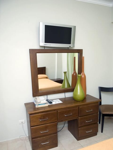 Minibar, in-room safe, iron/ironing board, free WiFi
