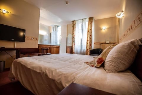 Comfort Double Room | In-room safe, desk, free WiFi, bed sheets