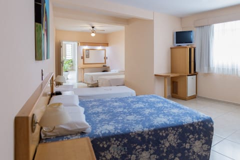 Family Room | Minibar, free WiFi, bed sheets