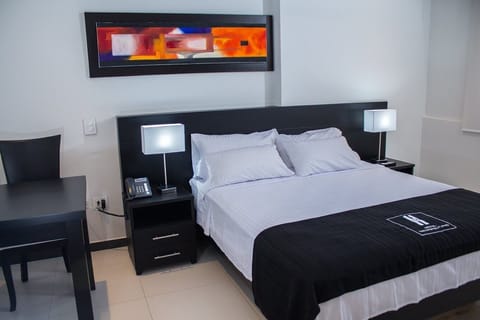 Deluxe Room | Premium bedding, Select Comfort beds, minibar, in-room safe