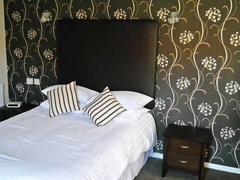 Premier Double Room, Ensuite (with shower over bath)